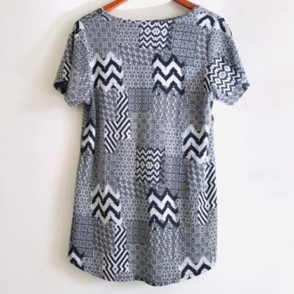 LuLaRoe Classic Tunic Tee M Knit Woven Patchwork Bohemian Pattern Black & White - Picture 5 of 9